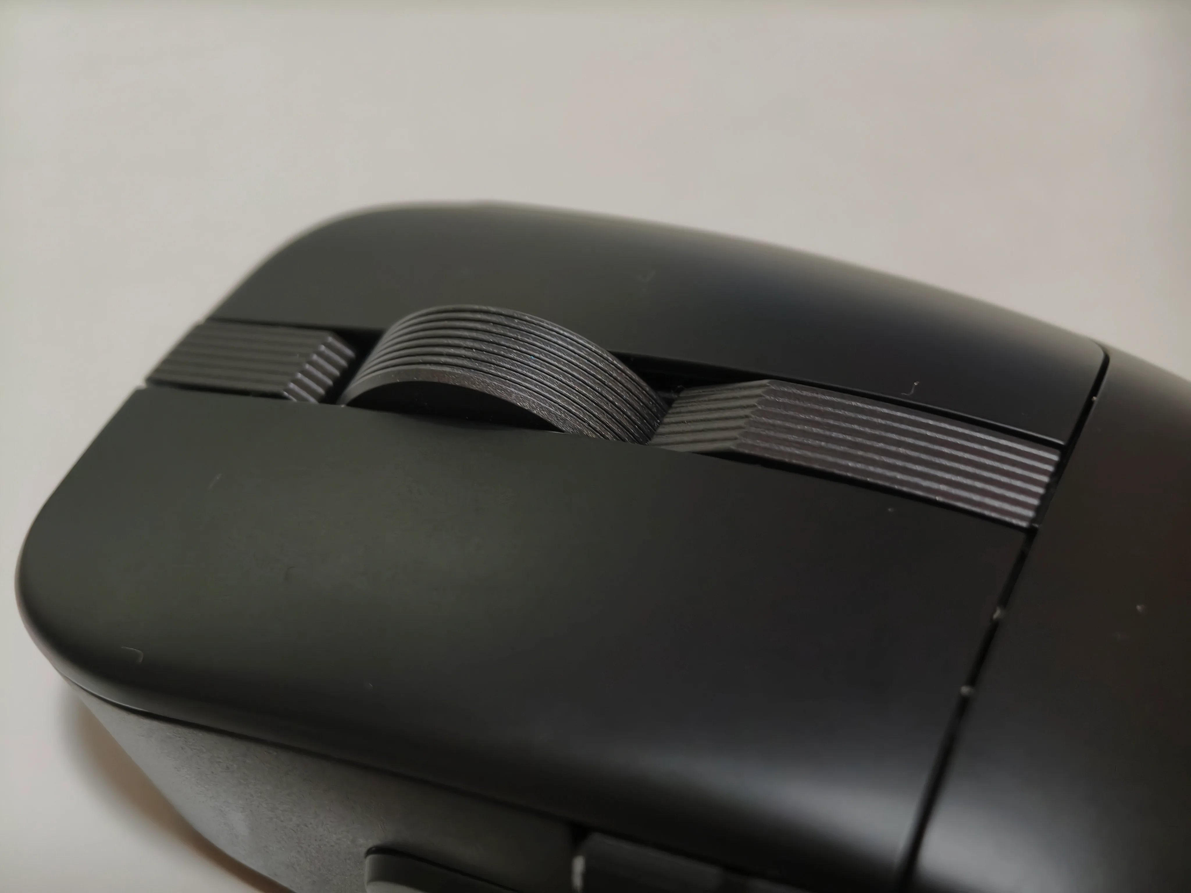 顶部特写与滚轮细节