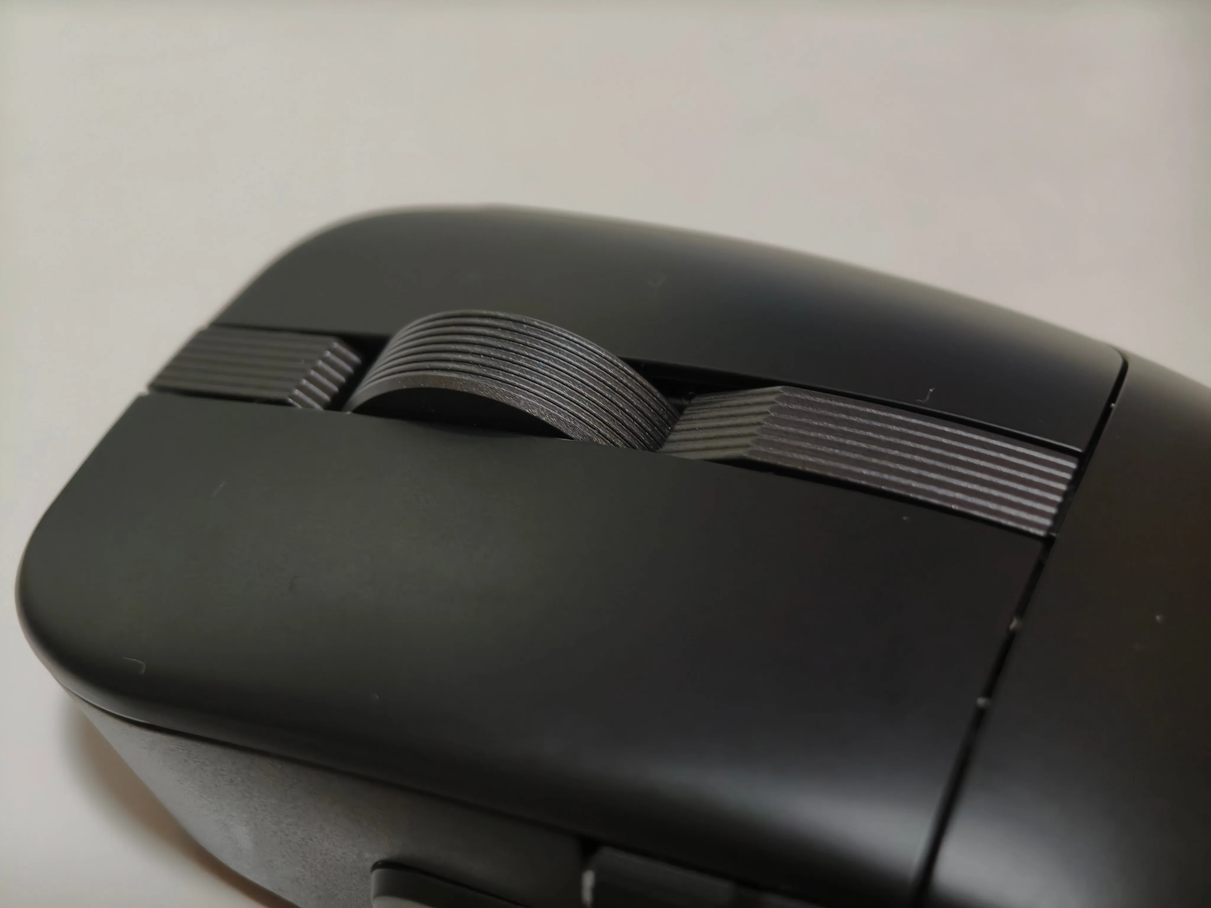 顶部特写与滚轮细节